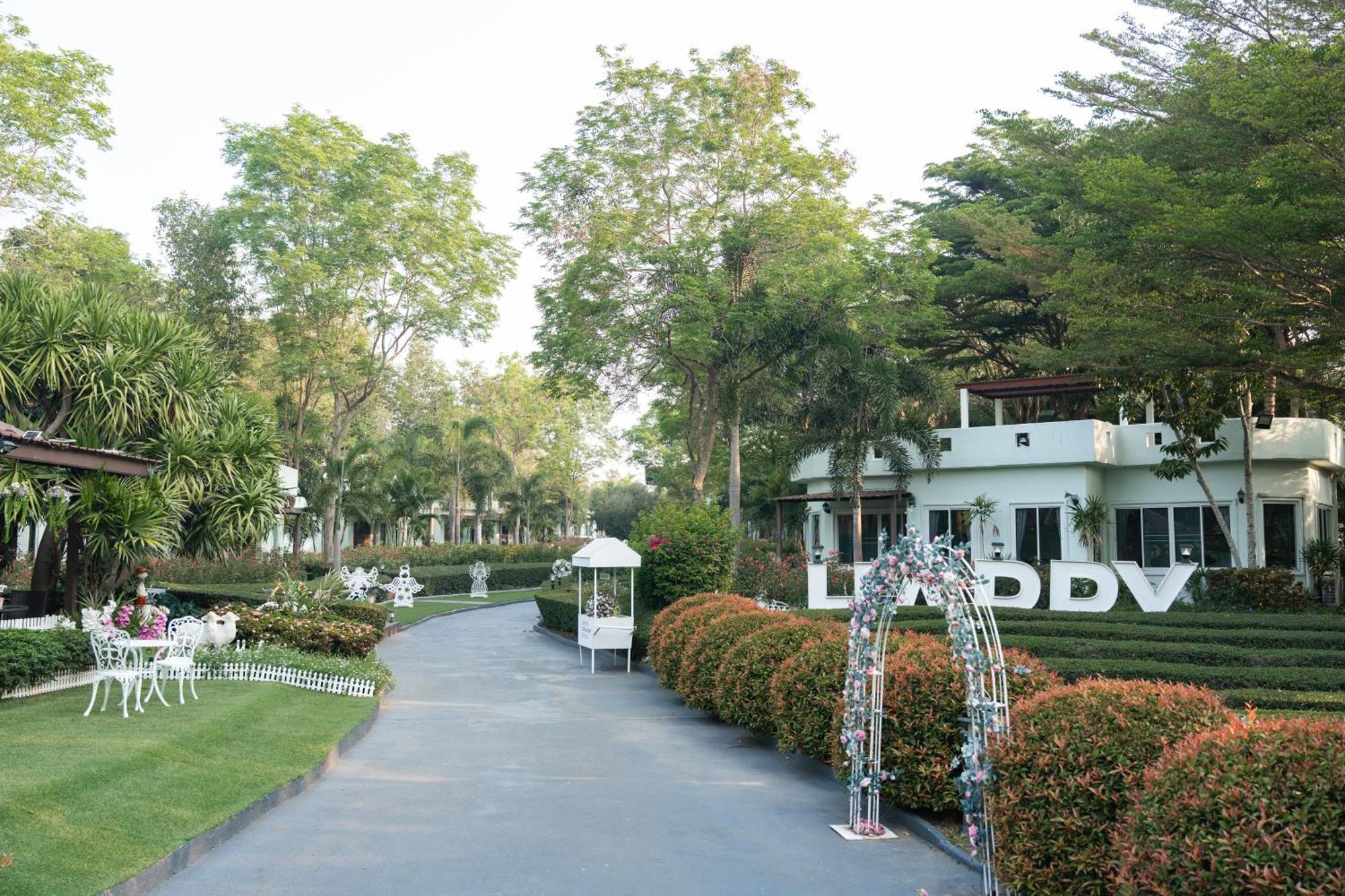 Villa Reina Resort Nong Nam Daeng Exterior photo